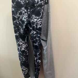 Old Navy  Active Leggings - Black Marble & Gray Bundle Size M